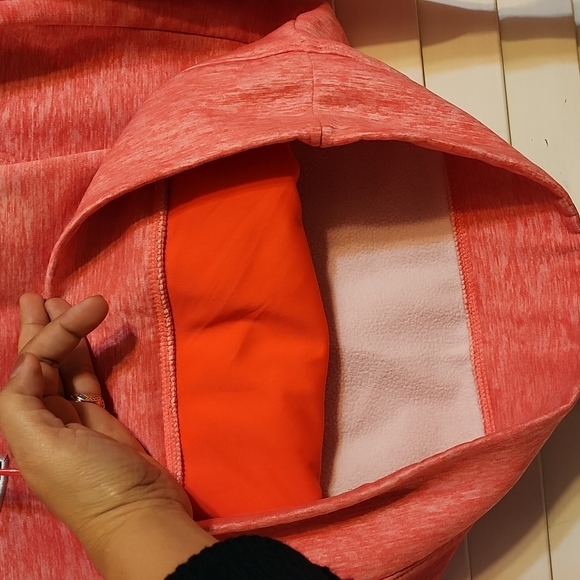 Under Armour  Pull Over Sweaters - Picture 3 of 6